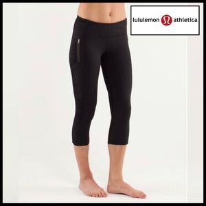 lulu lemon Run in the Sun Crop in black/size 6.